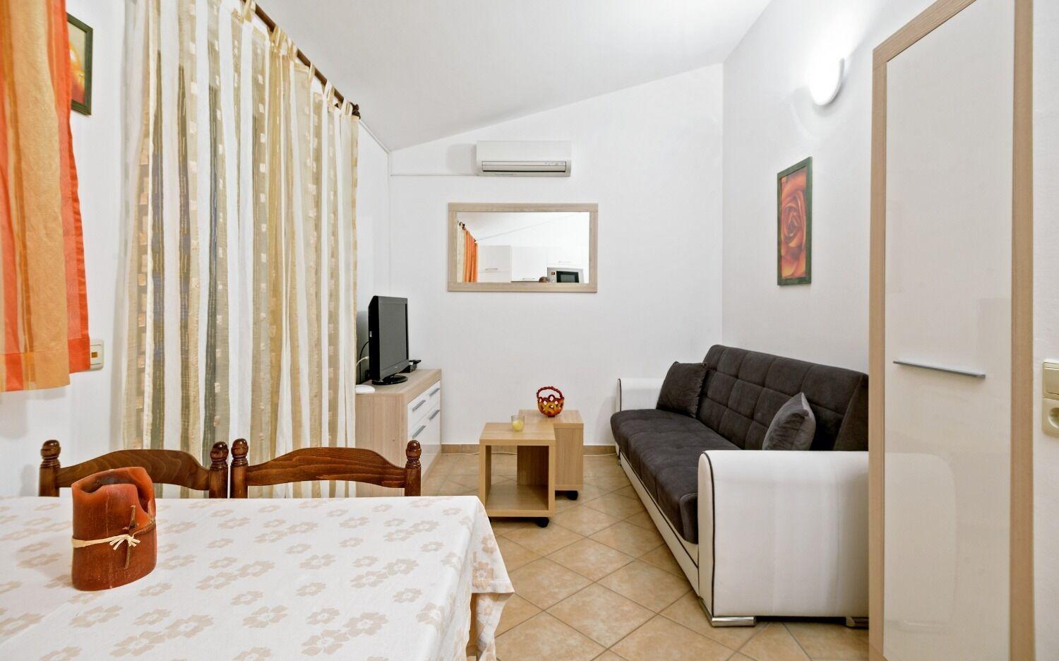 Apartments Bisernica-With Pool Ražanj Extérieur photo