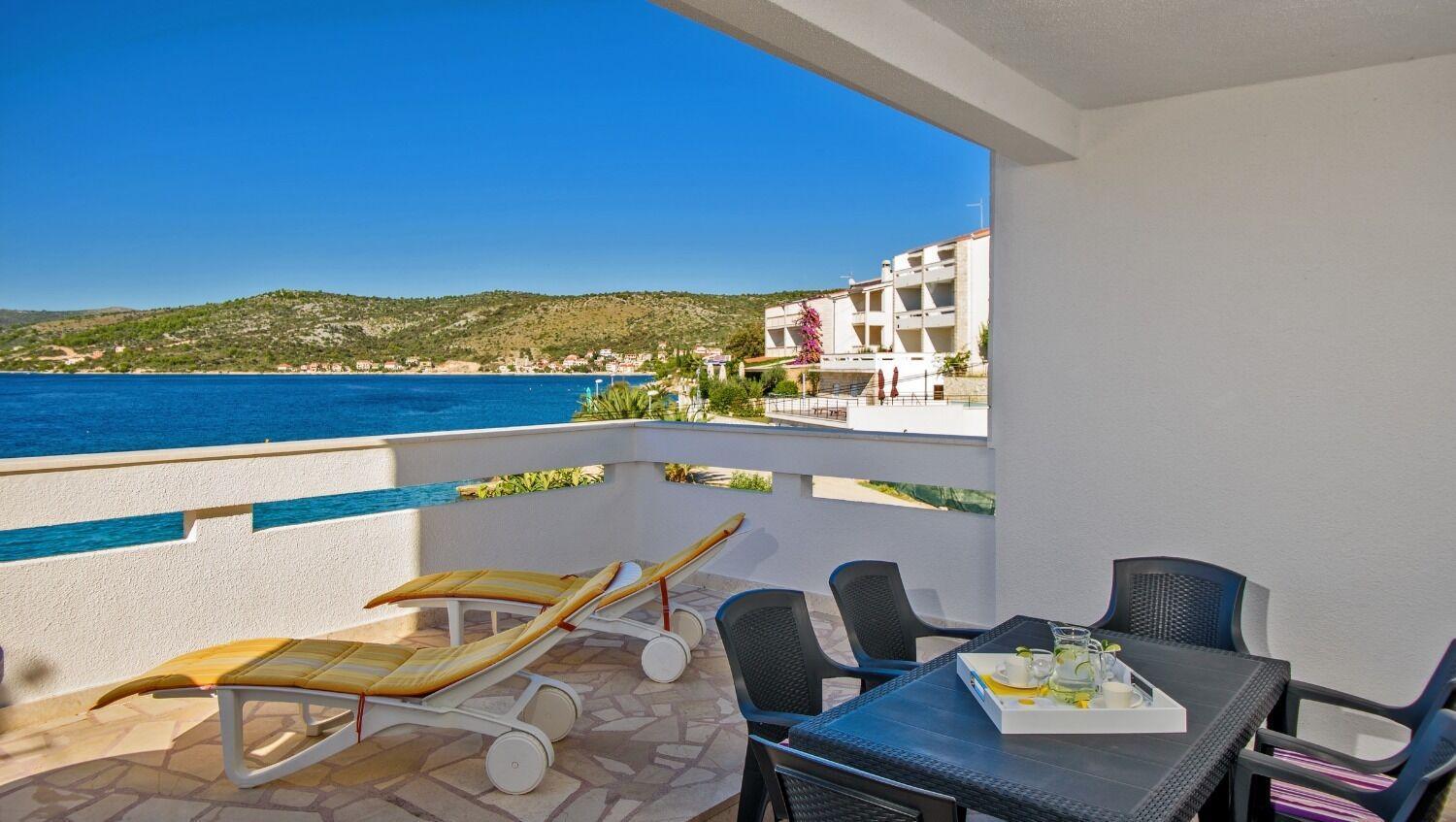 Apartments Bisernica-With Pool Ražanj Extérieur photo