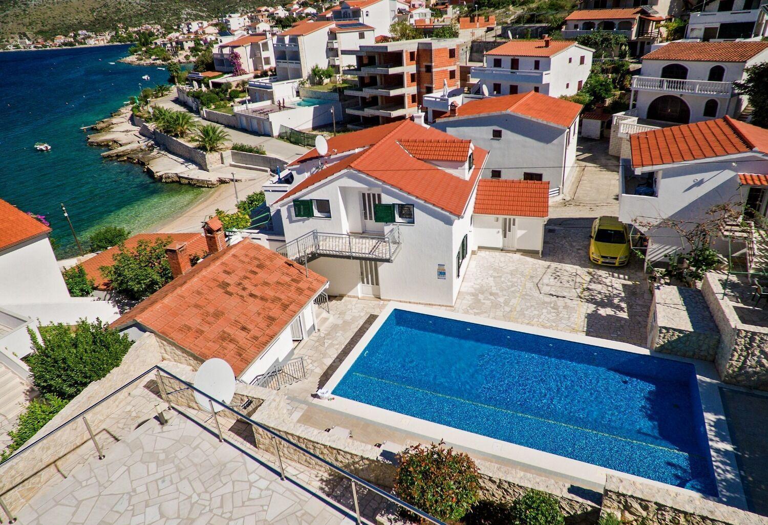Apartments Bisernica-With Pool Ražanj Extérieur photo