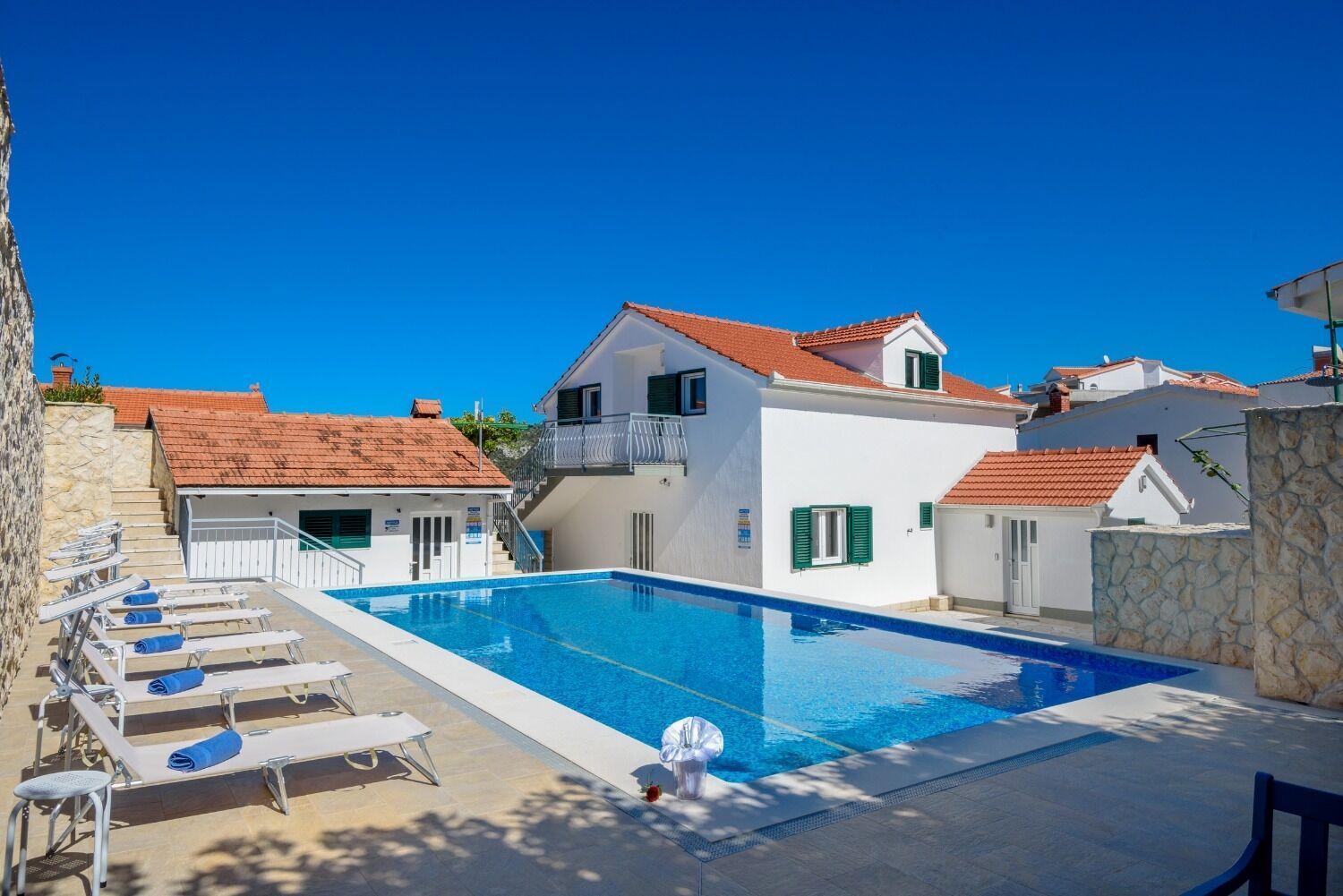 Apartments Bisernica-With Pool Ražanj Extérieur photo