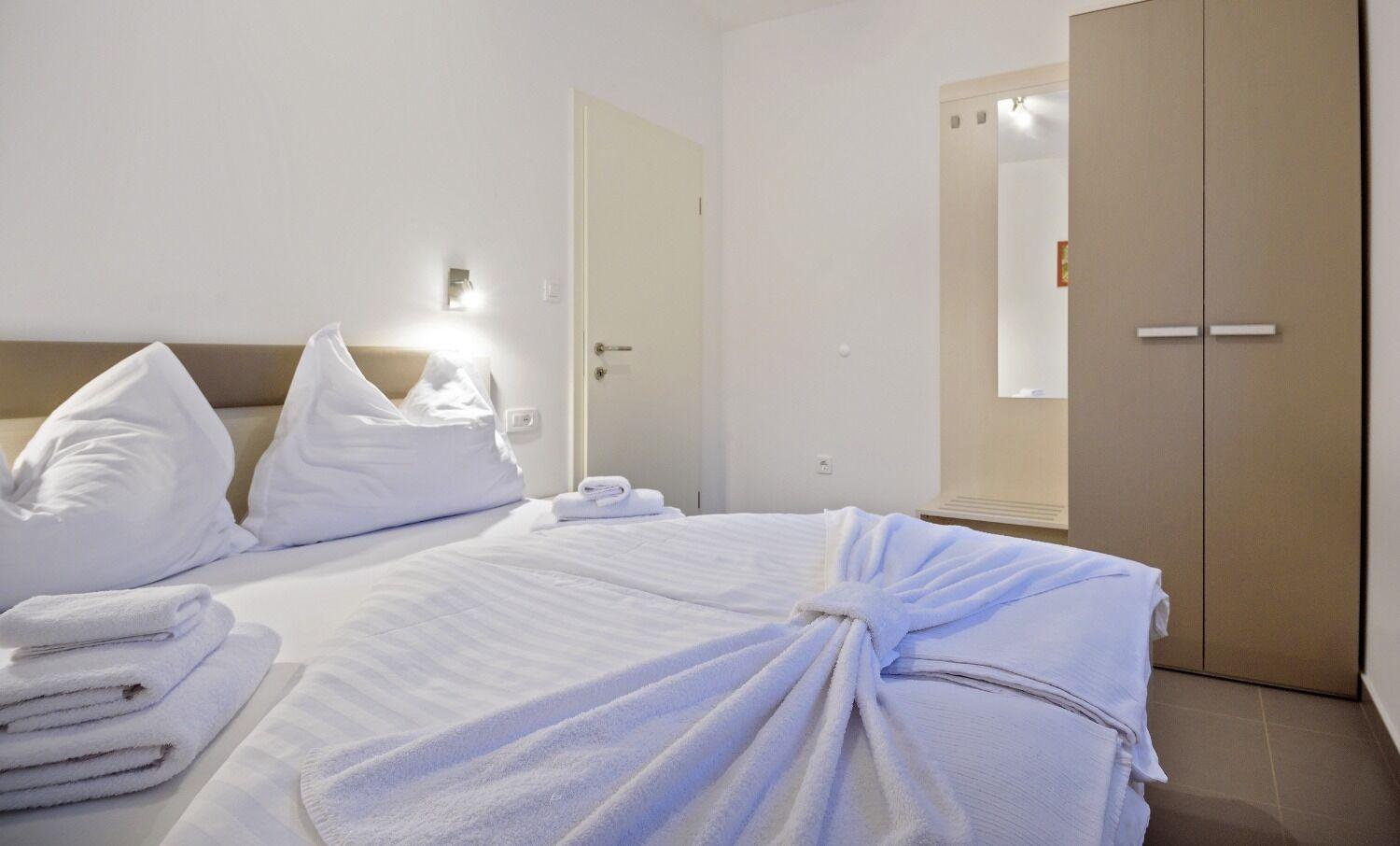 Apartments Bisernica-With Pool Ražanj Extérieur photo